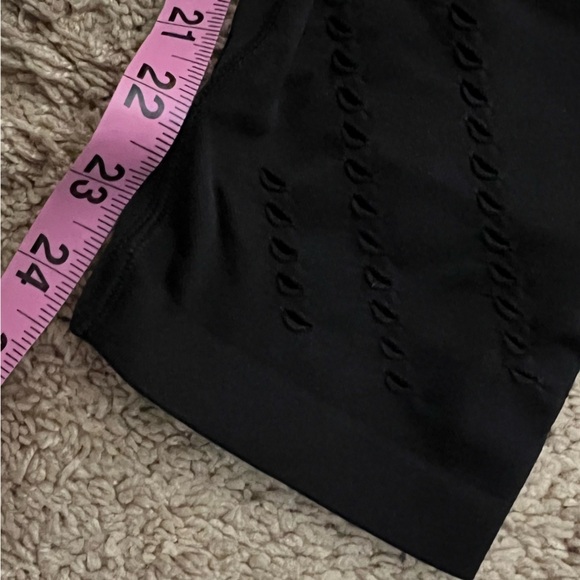Victoria’s Secret Victoria Sport Black Seamless Laser Cutout Leggings Size XL - Picture 12 of 13